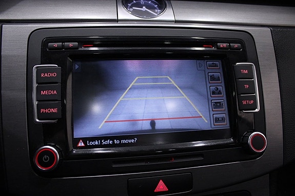 Volkswagen Passat 12 of 30