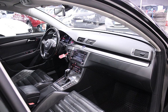 Volkswagen Passat 21 of 30