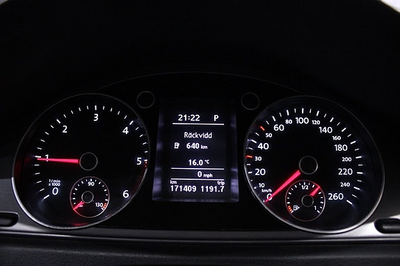 Volkswagen Passat 24 of 30