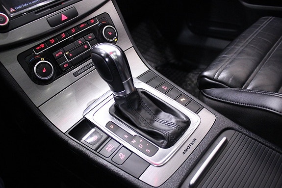 Volkswagen Passat 14 of 30