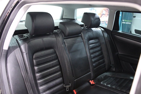 Volkswagen Passat 20 of 30