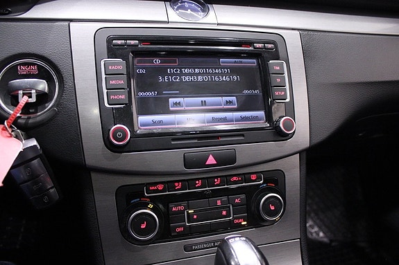 Volkswagen Passat 25 of 30