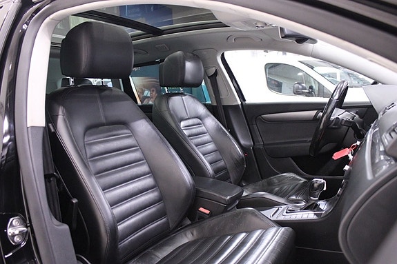 Volkswagen Passat 23 of 30