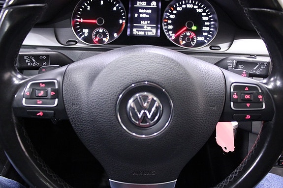 Volkswagen Passat 26 of 30
