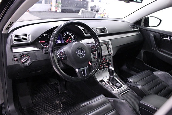 Volkswagen Passat 15 of 30