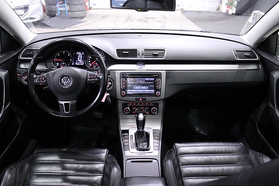 Volkswagen Passat 17 of 30