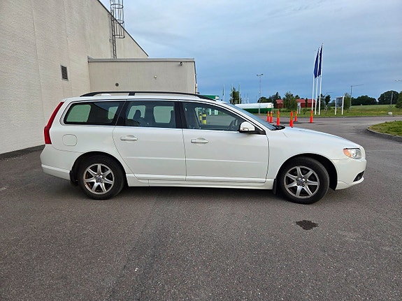 Volvo V70 4 of 5