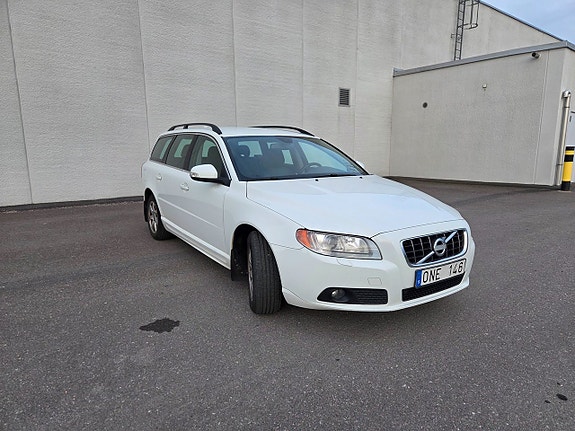Volvo V70 3 of 5