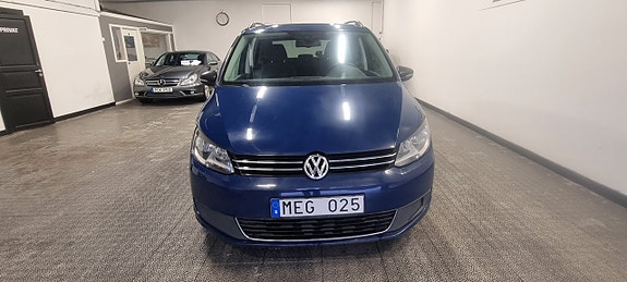 Volkswagen Touran 2 of 5