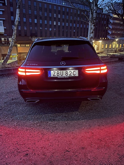 Mercedes-Benz E220 5 of 8