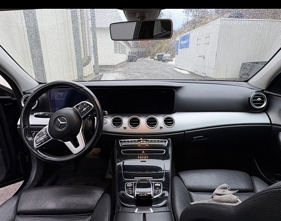 Mercedes-Benz E220 4 of 8