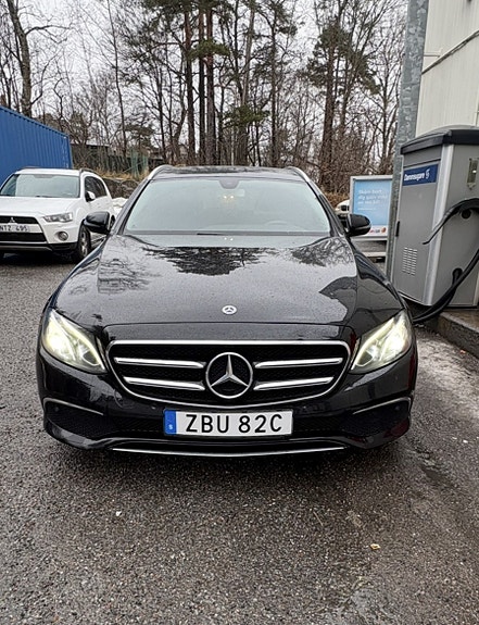 Mercedes-Benz E220 3 of 8