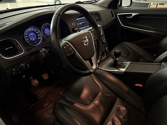 Volvo V60 9 of 23