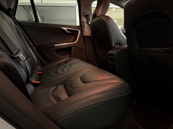 Volvo V60 8 of 23