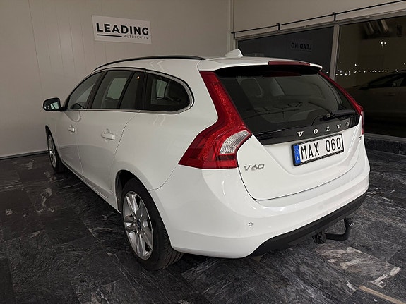 Volvo V60 2 of 23