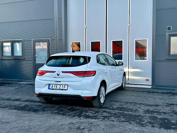 Renault Megane IV 4 of 5