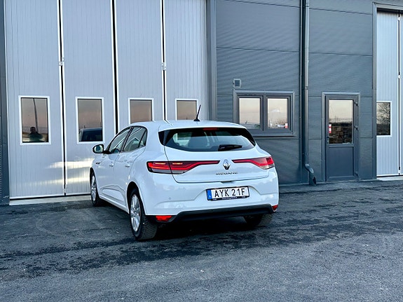 Renault Megane IV 3 of 5