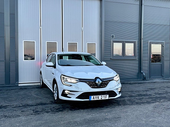 Renault Megane IV 2 of 5