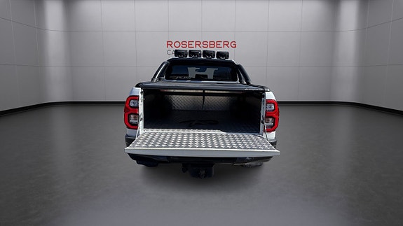 Toyota HiLux 3 of 17