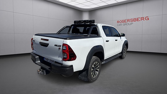 Toyota HiLux 4 of 17