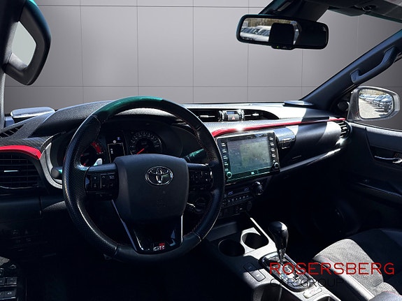 Toyota HiLux 10 of 17