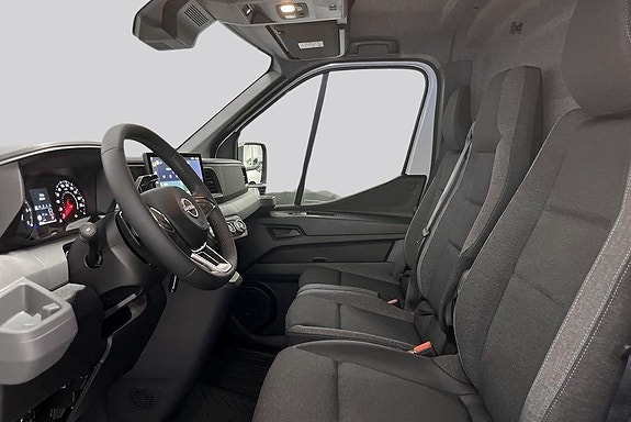 Nissan Interstar 8 of 14
