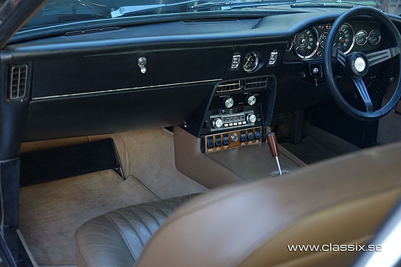 Aston Martin DBS 4 of 5