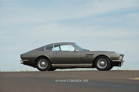 Aston Martin DBS 2 of 5
