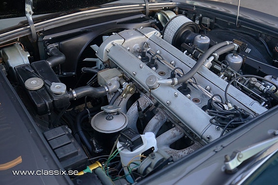Aston Martin DBS 6 of 22