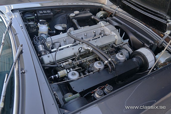 Aston Martin DBS 7 of 22