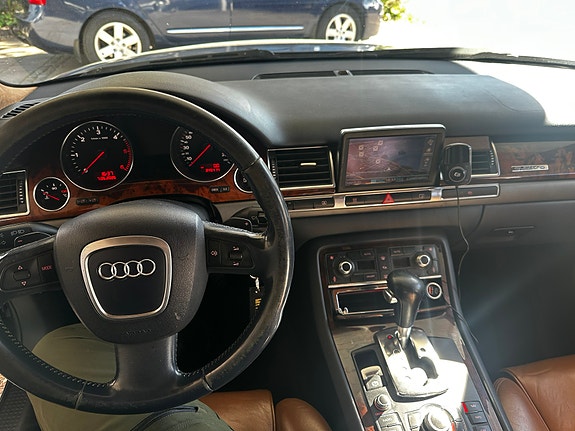 Audi A8 9 of 14