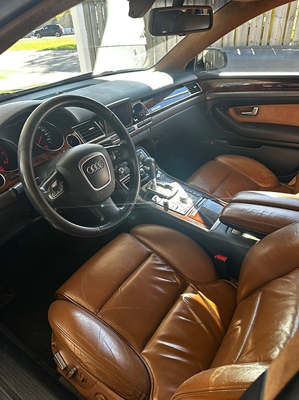 Audi A8 7 of 14