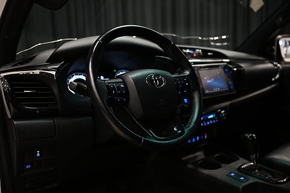 Toyota HiLux 15 of 29
