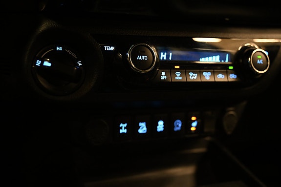 Toyota HiLux 24 of 29