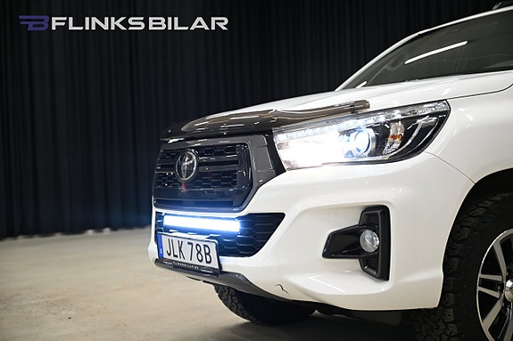 Toyota HiLux 13 of 29