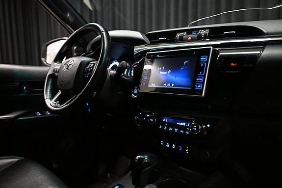 Toyota HiLux 28 of 29