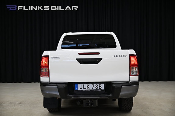 Toyota HiLux 11 of 29