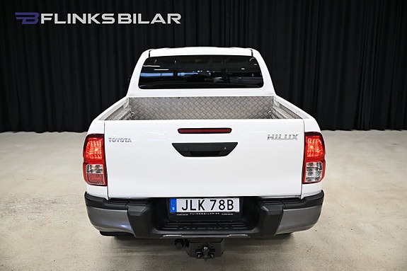 Toyota HiLux 12 of 29