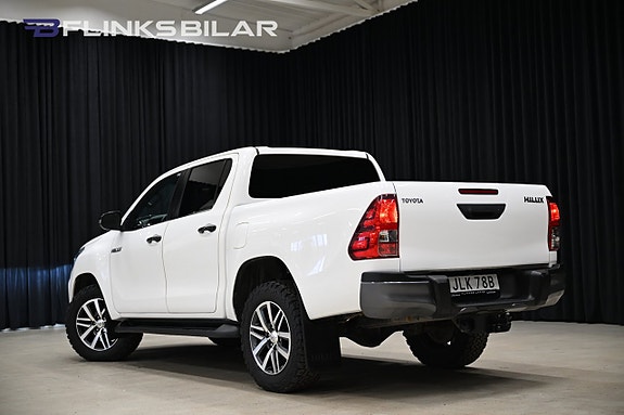 Toyota HiLux 4 of 5