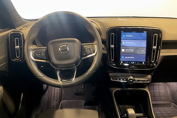 Volvo XC40 4 of 5