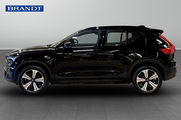 Volvo XC40 3 of 5