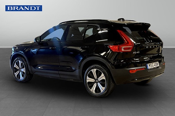 Volvo XC40 2 of 5