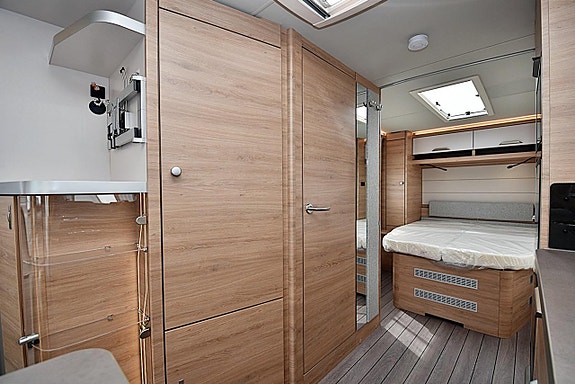 Knaus 650 UX Südwind, Queenbed, Dubbelbädd 15 of 27