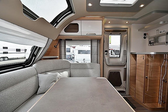 Knaus 650 UX Südwind, Queenbed, Dubbelbädd 8 of 27