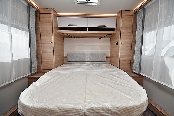 Knaus 650 UX Südwind, Queenbed, Dubbelbädd 17 of 27
