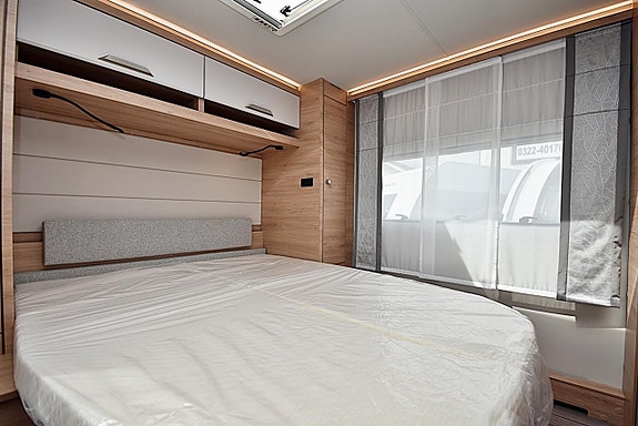 Knaus 650 UX Südwind, Queenbed, Dubbelbädd 18 of 27