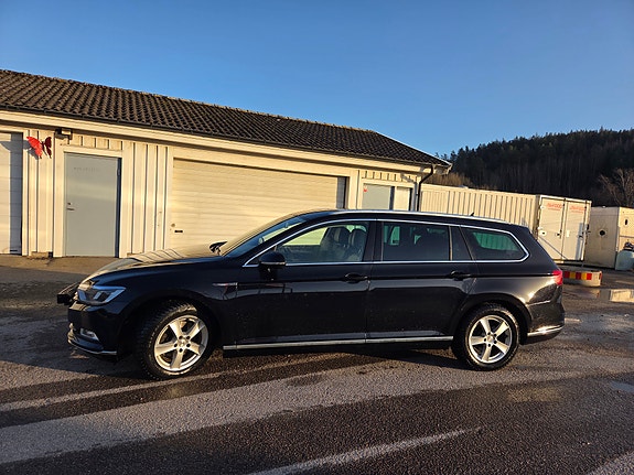 Volkswagen Passat 2 of 5