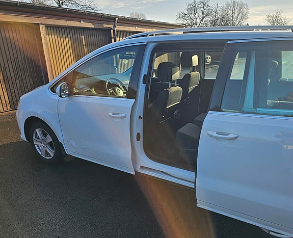 Volkswagen Sharan 3 of 5