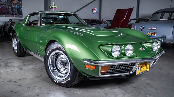 Chevrolet Corvette 3 of 5