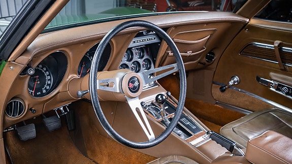 Chevrolet Corvette 10 of 16